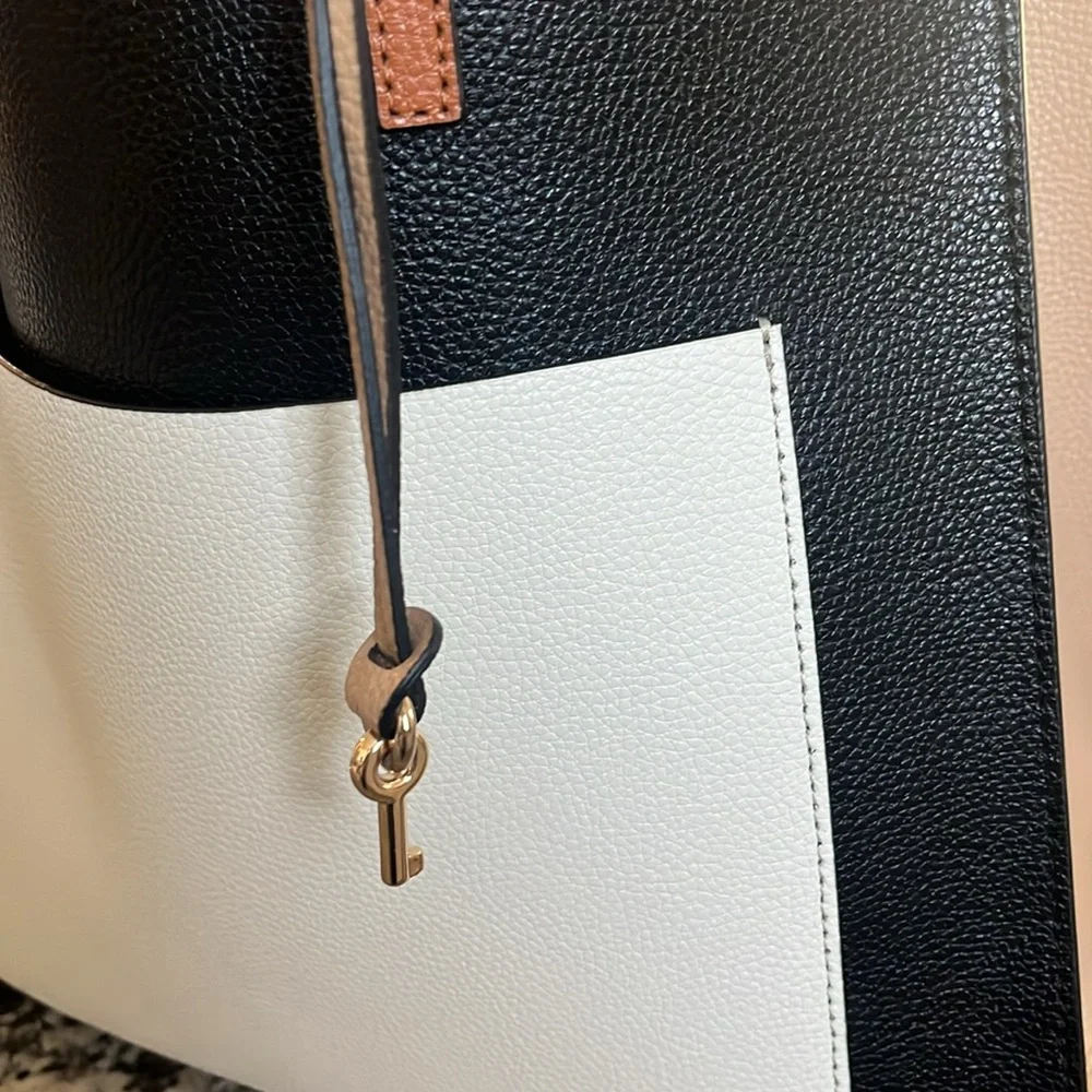 Marc Jacobs Black, Tan and Cream Bag - Picture 4 of 16
